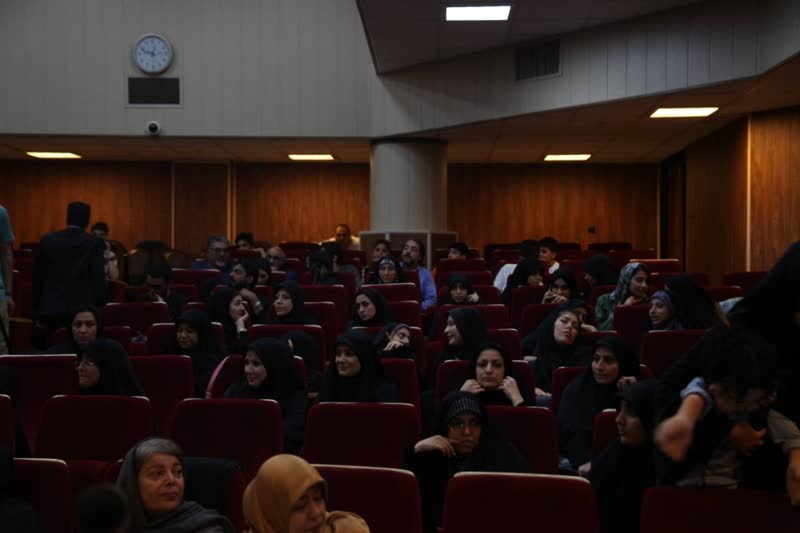 هنرجويان در سالن اختتاميه