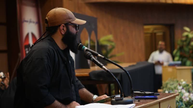 ميثم آزادي در حال سخنراني