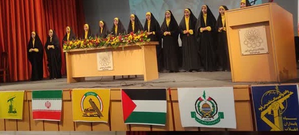اجراي سرود توسط گروه دختران انقلاب در رويداد زنان و جبهه مقاومت