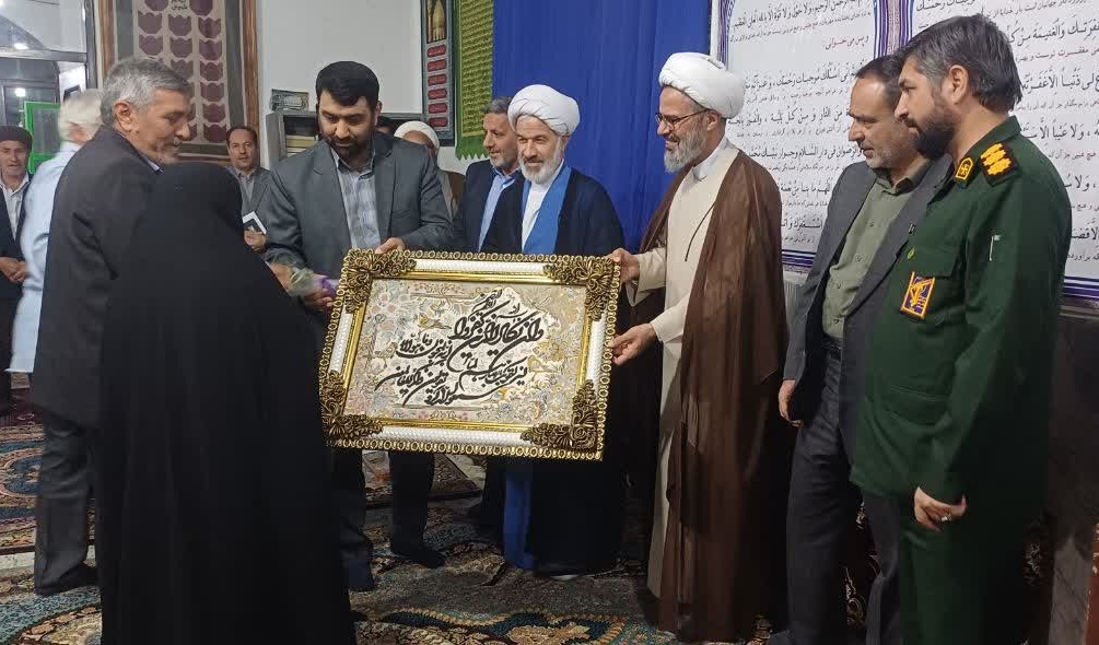 همت اهالي مسجد محمدرسول الله(ص) روستاي ناوه در قاب تکريم شهدا نشست